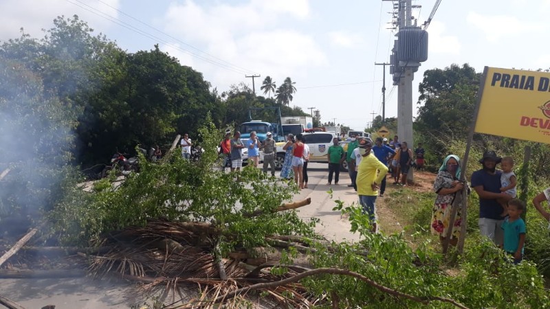 Protesto na praia de Antunes 