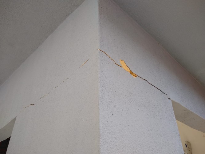 Morador aponta rachadura em sua residência