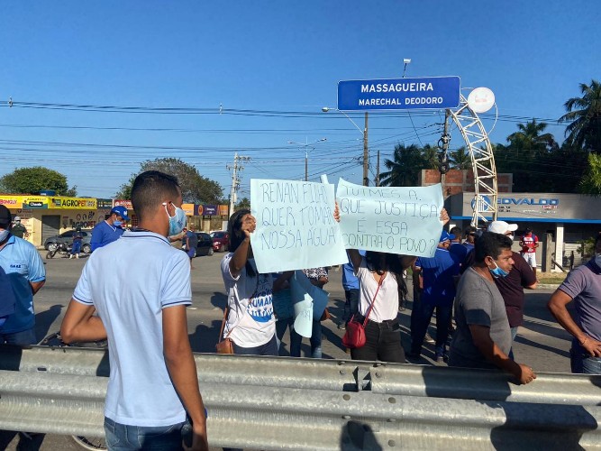 Moradores protestam contra a privatização da Casal