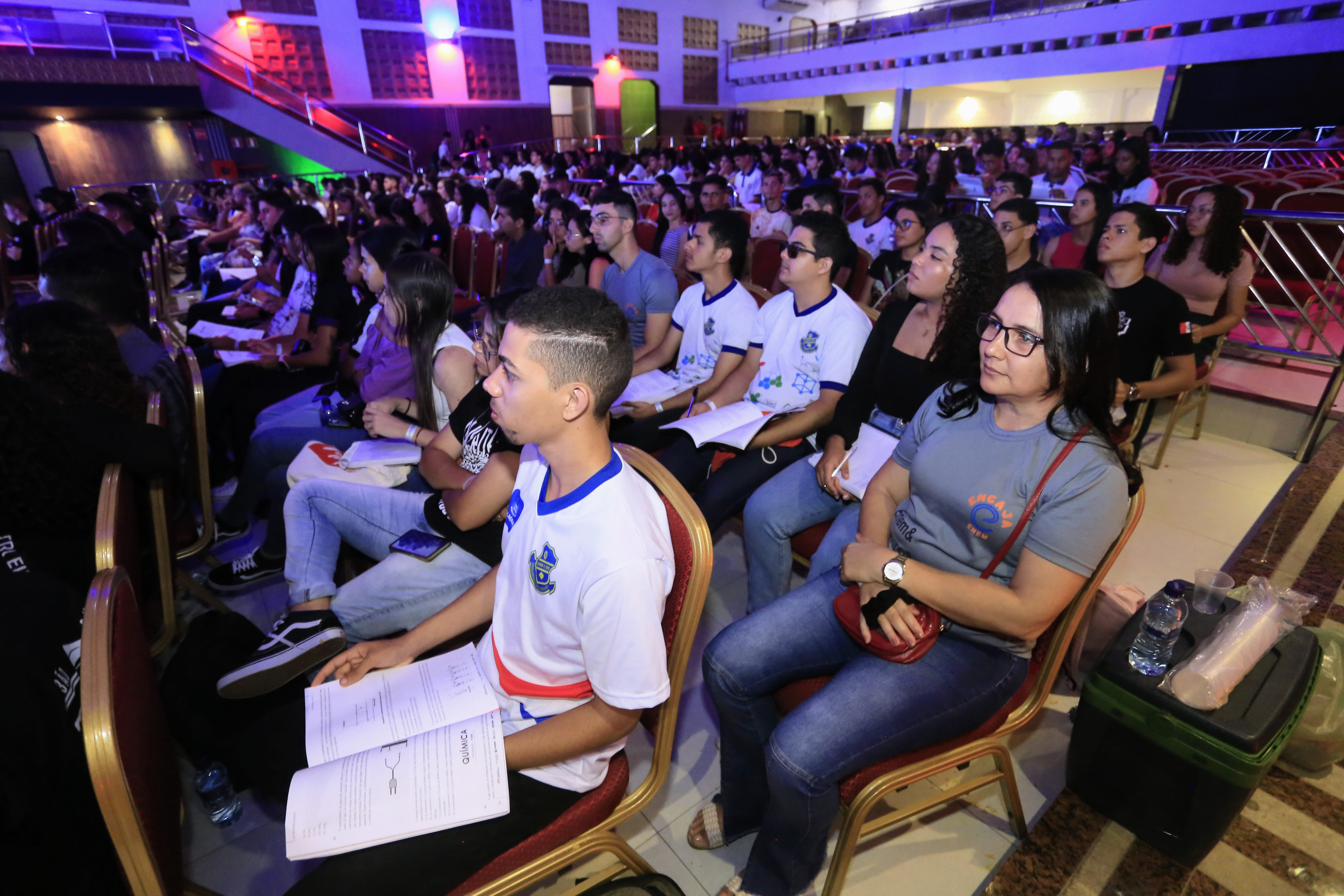 Estudantes lotam o HD Hall para o Aulão Enem