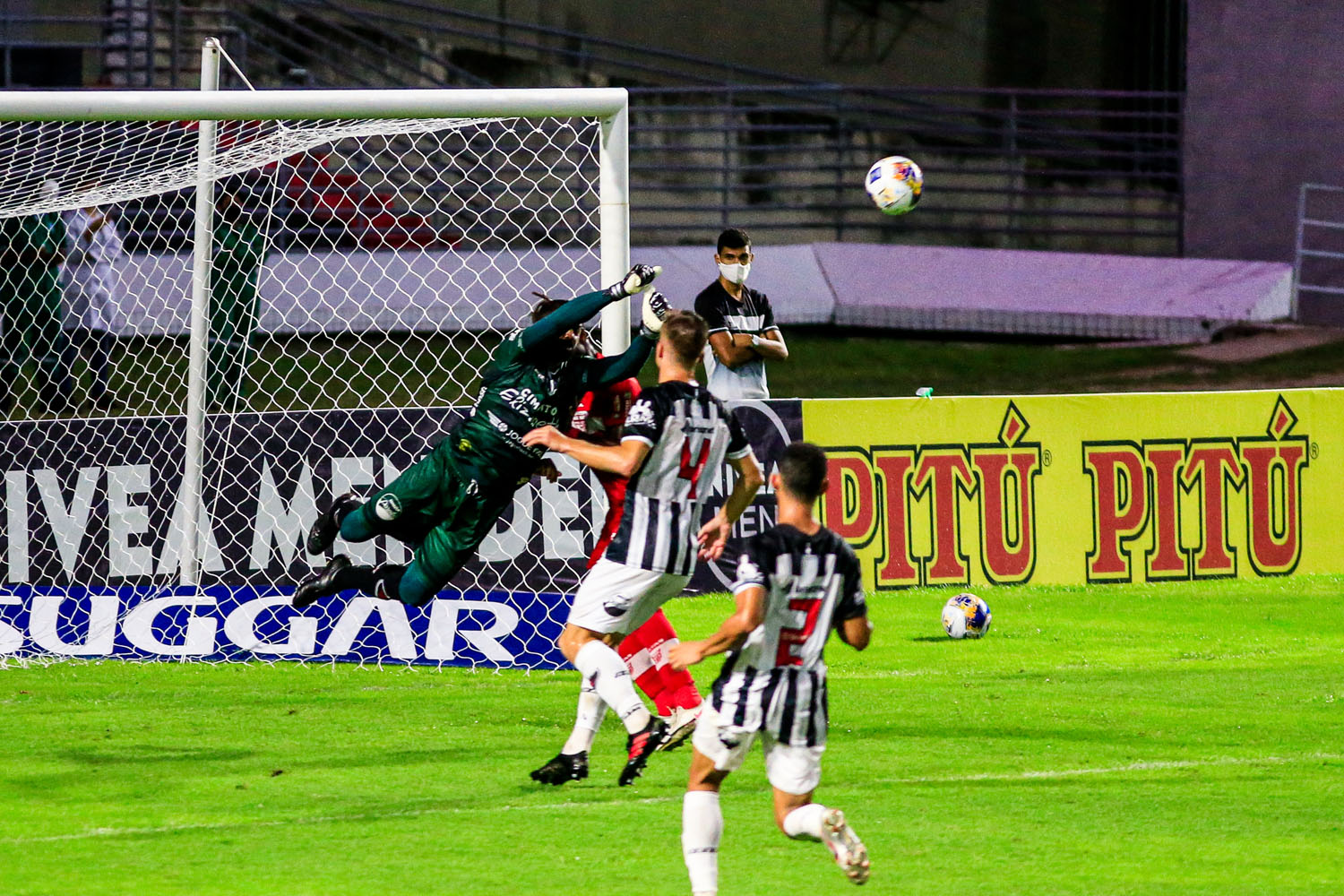 CRB vence o Botafogo-PB por 2 a 1 pela Copa do Nordeste e aumenta invencibilidade no Rei Pelé