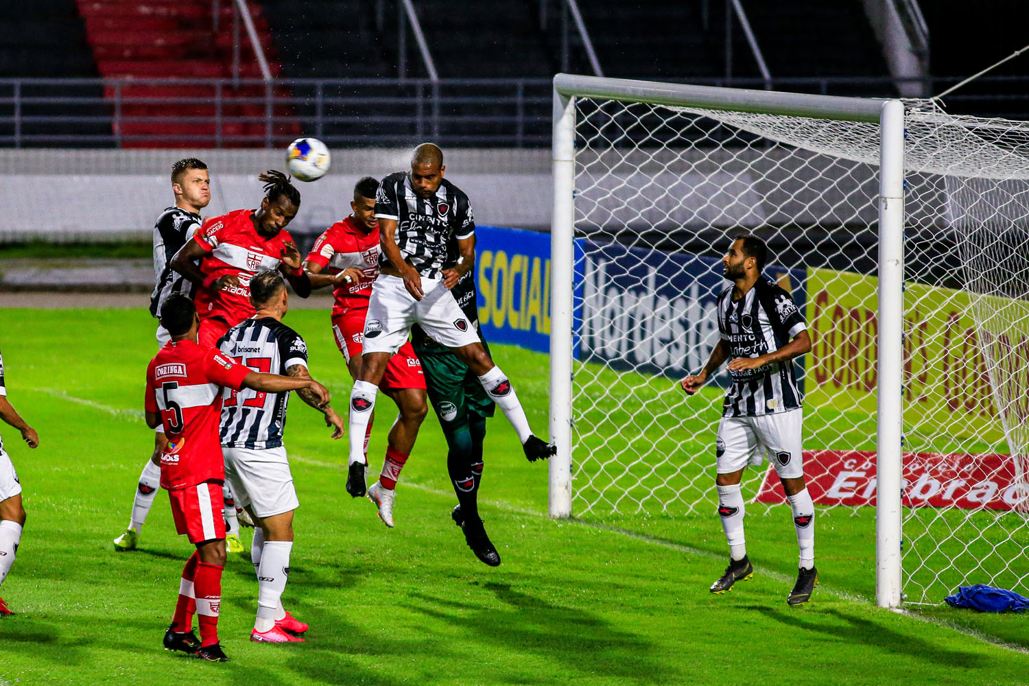 CRB vence o Botafogo-PB por 2 a 1 pela Copa do Nordeste e aumenta invencibilidade no Rei Pelé