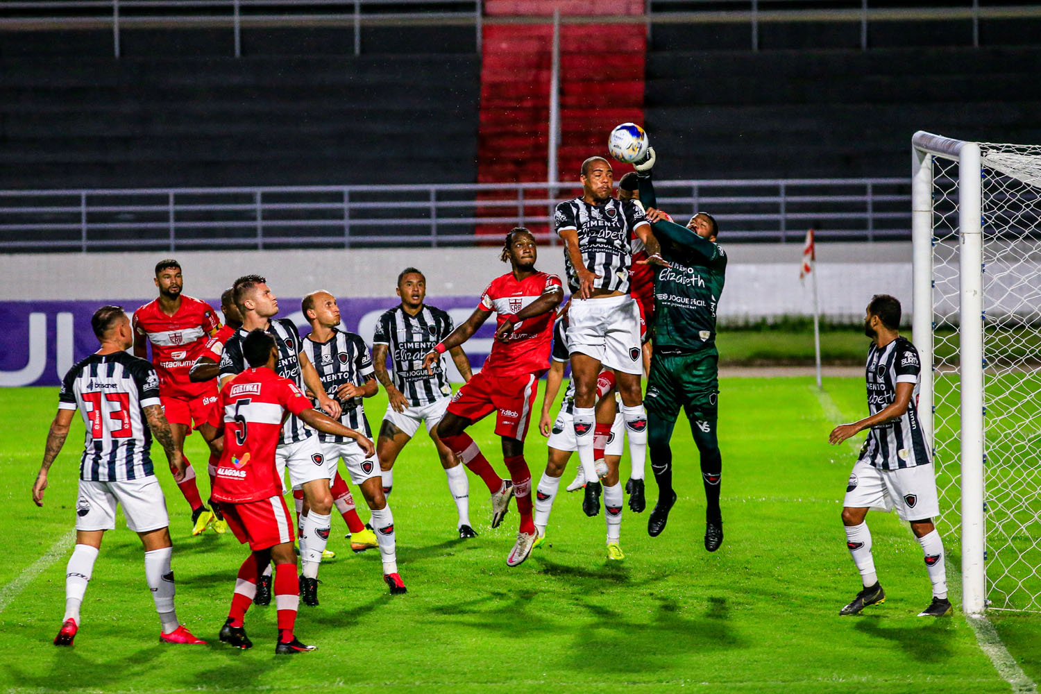 CRB vence o Botafogo-PB por 2 a 1 pela Copa do Nordeste e aumenta invencibilidade no Rei Pelé