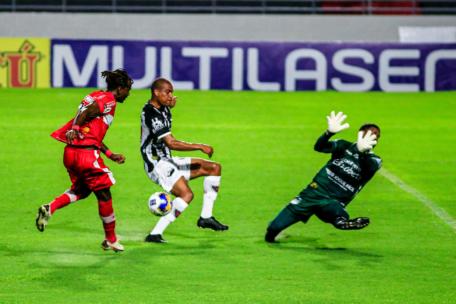 CRB vence o Botafogo-PB por 2 a 1 pela Copa do Nordeste e aumenta invencibilidade no Rei Pelé
