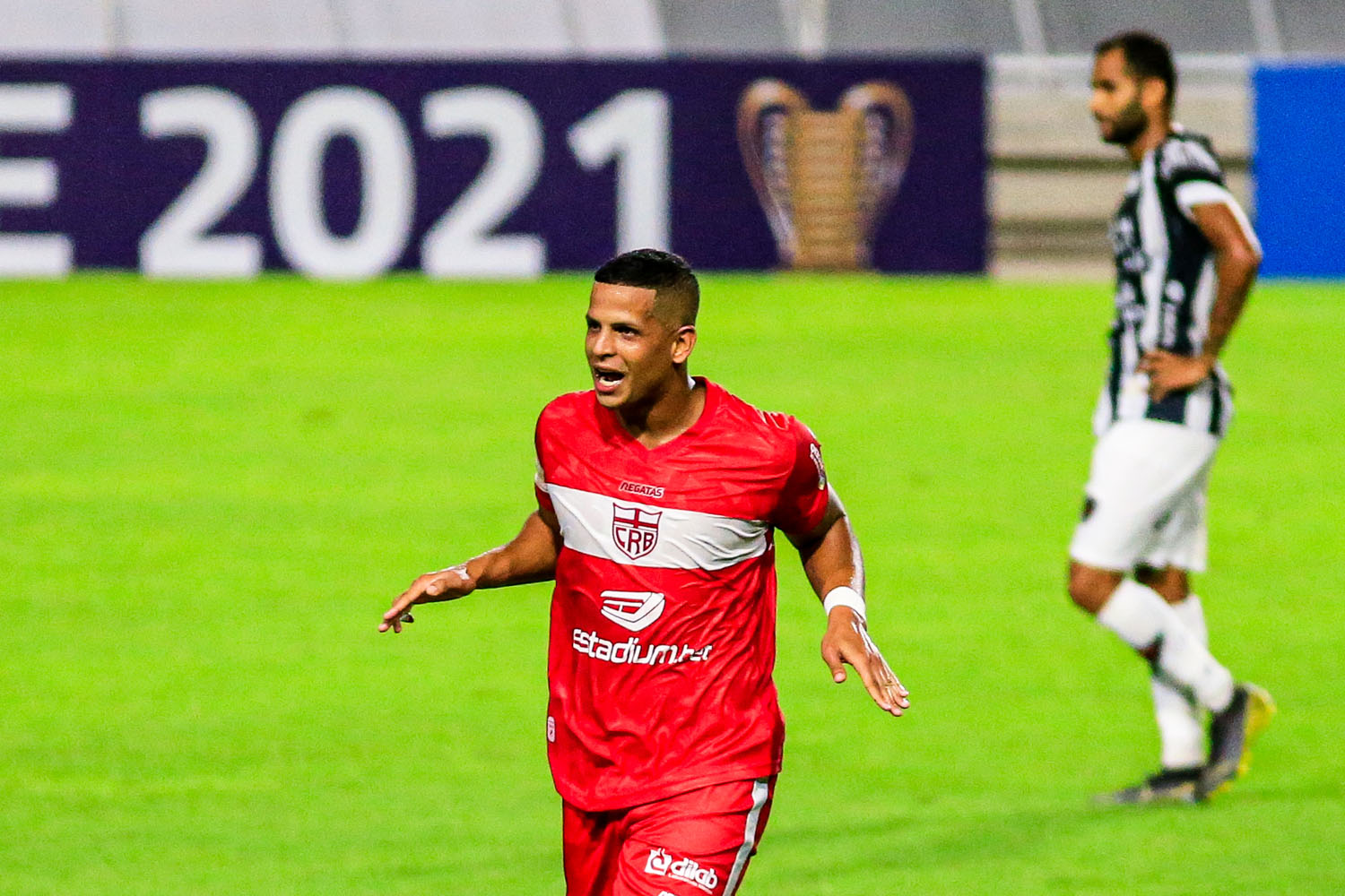 Lucão empatou a partida e chegou ao seu sexto gol com a camisa regatiana