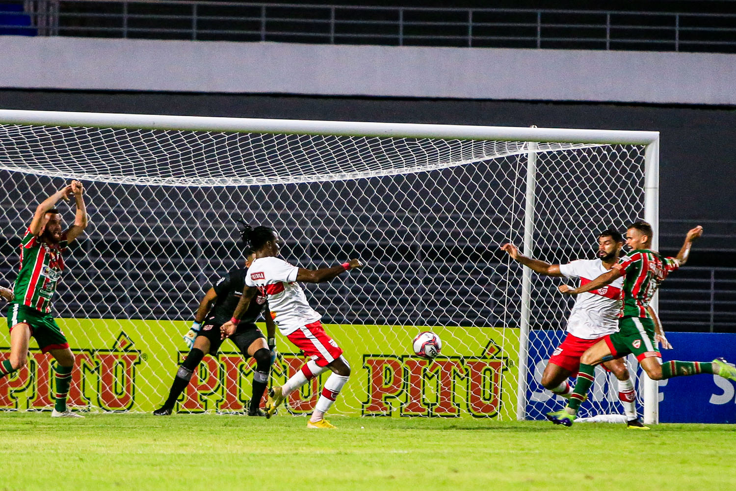 Em duelo equilibrado, CRB e CSE empatam em 1 a 1 no Rei Pelé pelo Alagoano