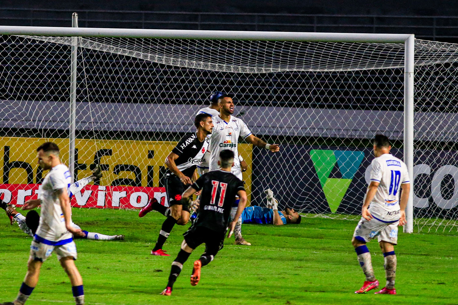CSA chega a virar o placar, mas acaba cedendo o empate ao Vasco, na Série B: 2 a 2