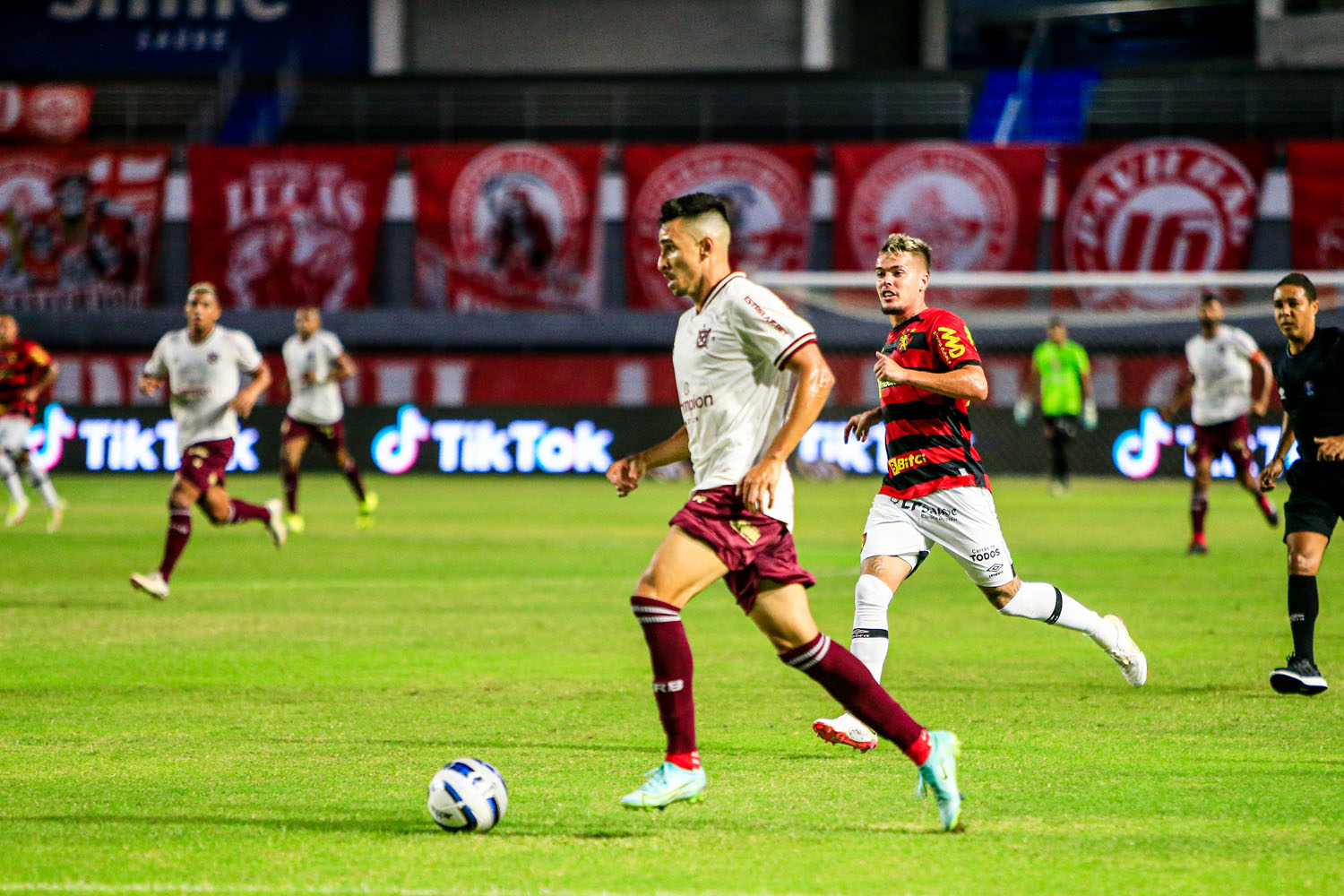 Usando a camisa 11, Maricnho foi o principal responsável pela vitória regatiana