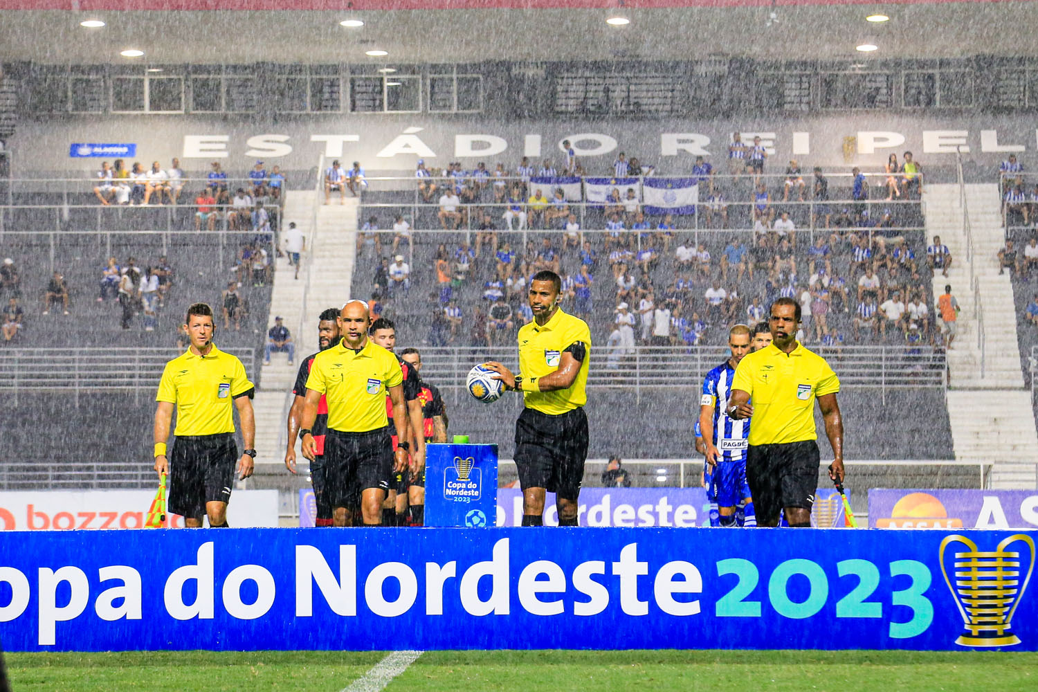 Com arbitragem confusa, CSA perde para o Sport no adeus ao Nordestão