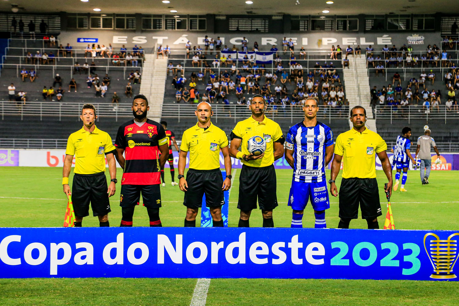 Com arbitragem confusa, CSA perde para o Sport no adeus ao Nordestão