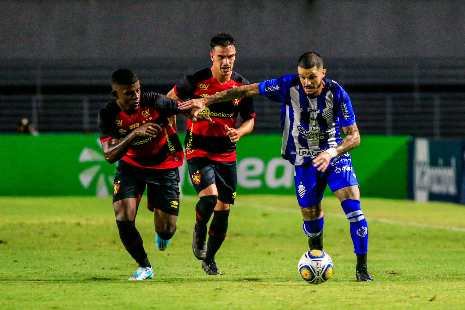 Com arbitragem confusa, CSA perde para o Sport no adeus ao Nordestão