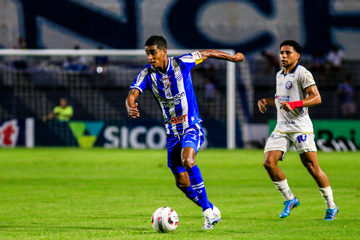 CSA começa perdendo, mas arranca empate com o Bahia em jogo pela Série B: 1 a 1