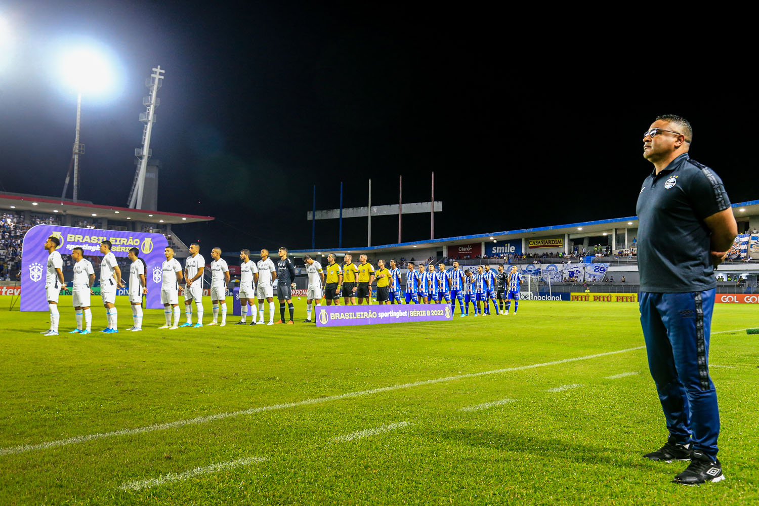 Em jogo cheio de chances, CSA cede empate ao Grêmio, mas dorme fora do Z4: 1 a 1