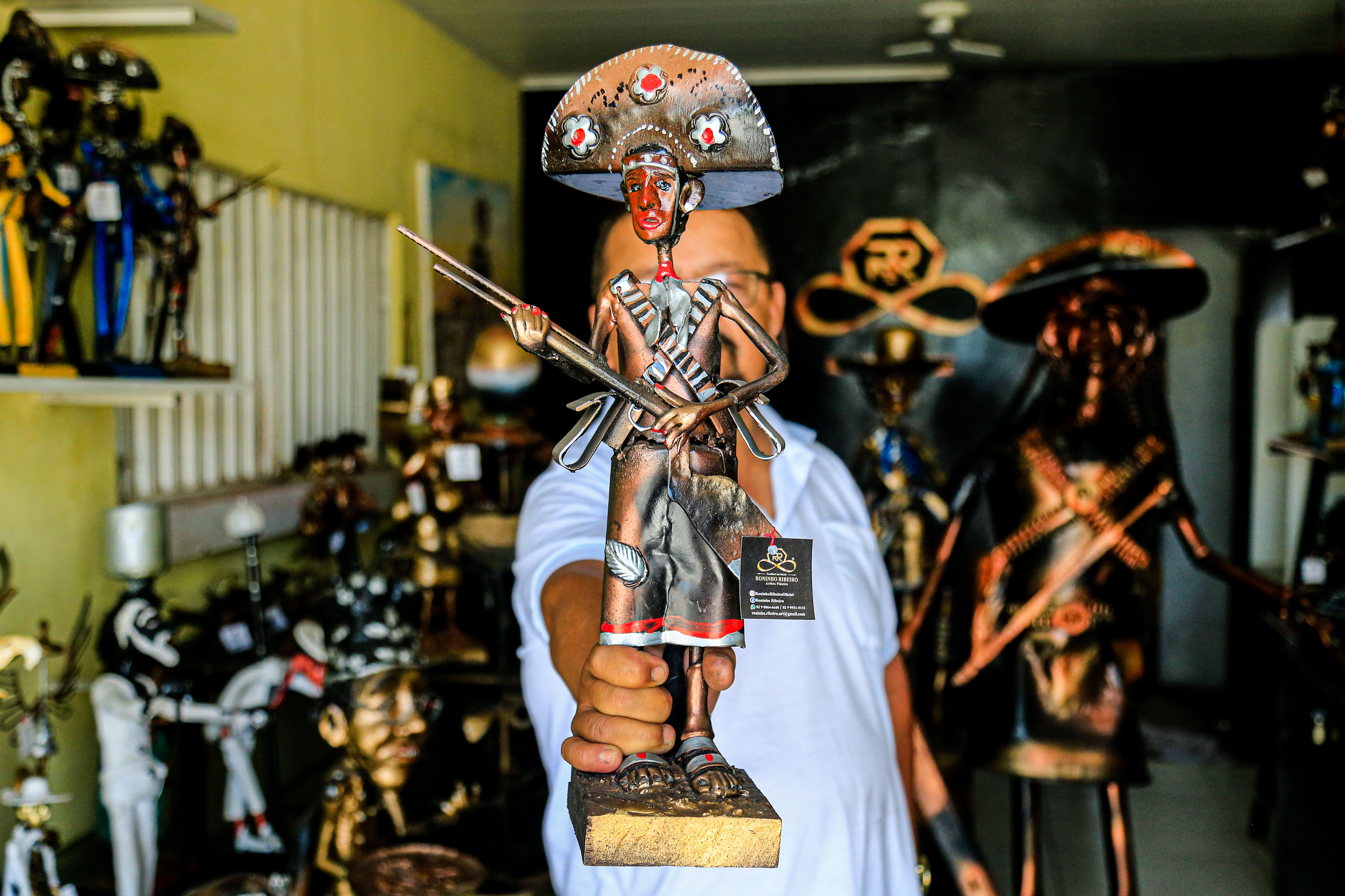 Artista autodidata transforma ferro velho em obras de arte no Sertão de Alagoas