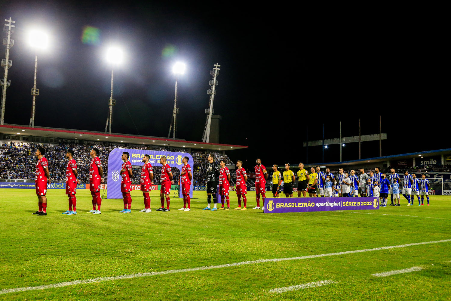 Com casa cheia, CSA vence Vila Nova por 1 a 0 e dorme fora da zona do rebaixamento