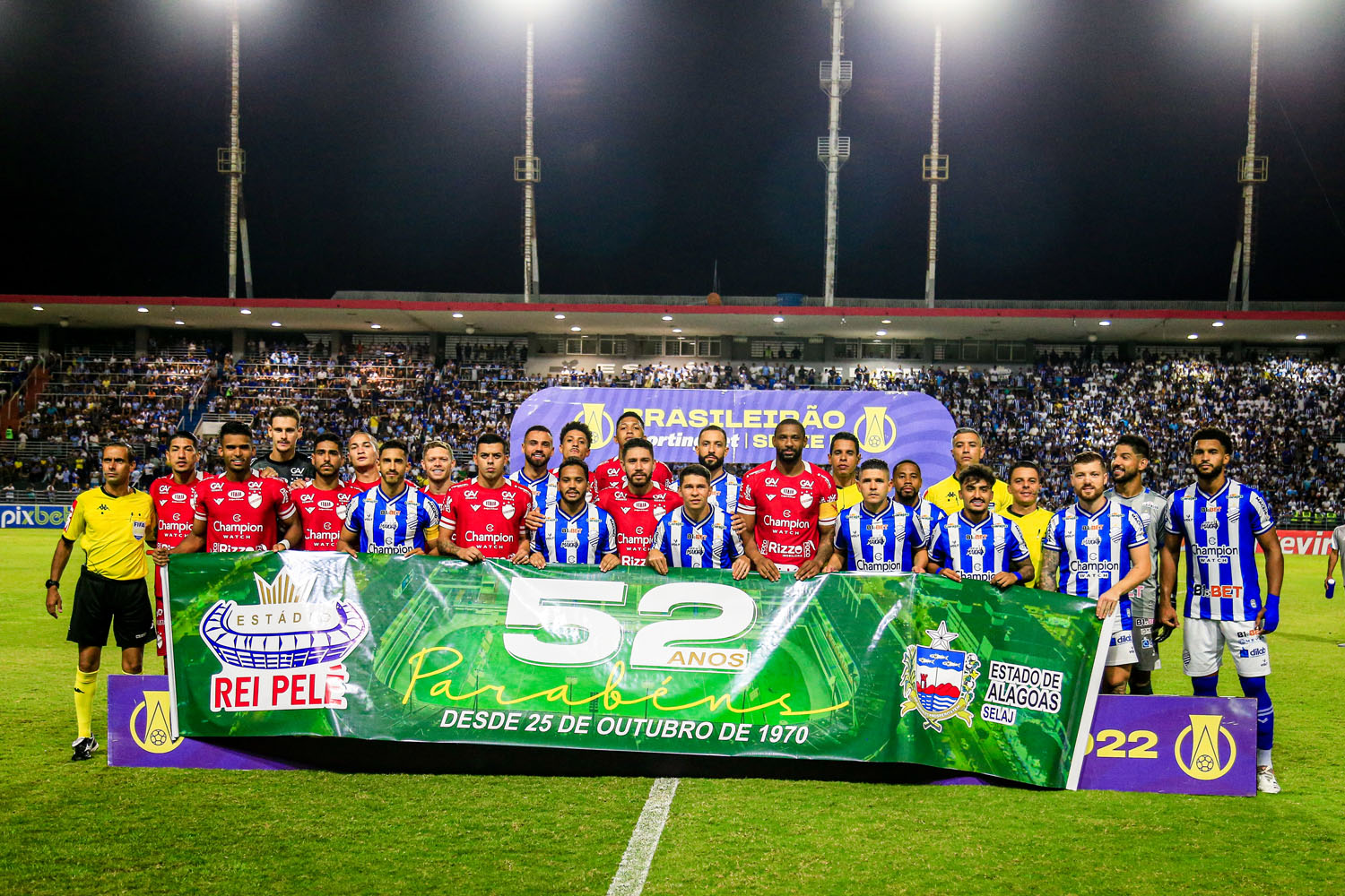 Com casa cheia, CSA vence Vila Nova por 1 a 0 e dorme fora da zona do rebaixamento