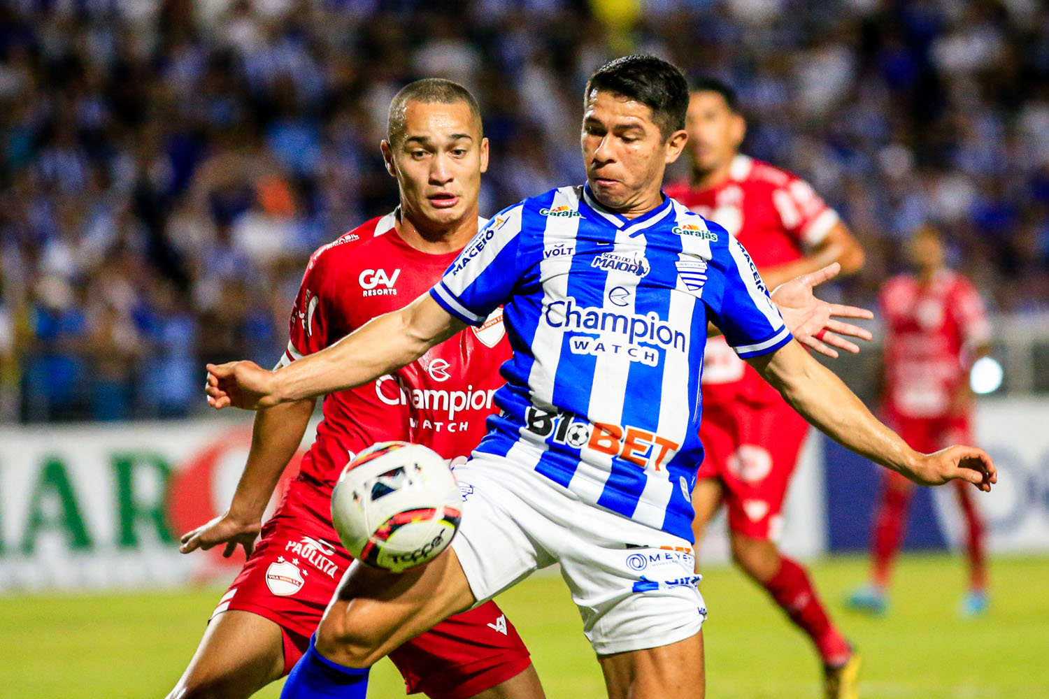 Com casa cheia, CSA vence Vila Nova por 1 a 0 e dorme fora da zona do rebaixamento
