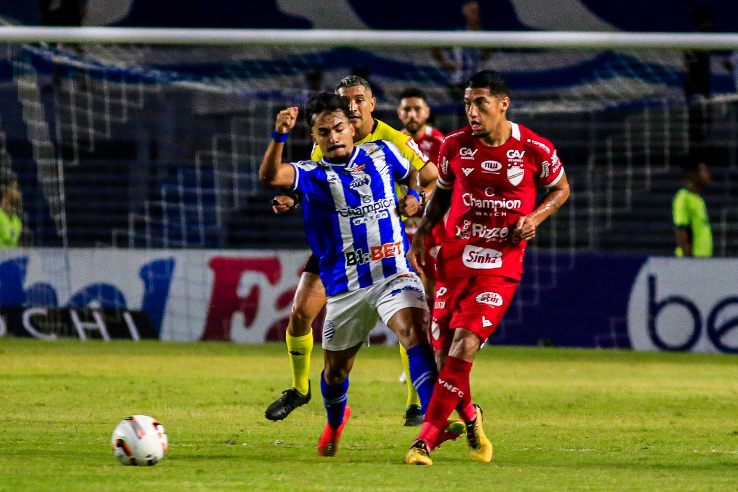 Vila Nova cresceu no segundo tempo, enquanto CSA ficou acuado na defesa
