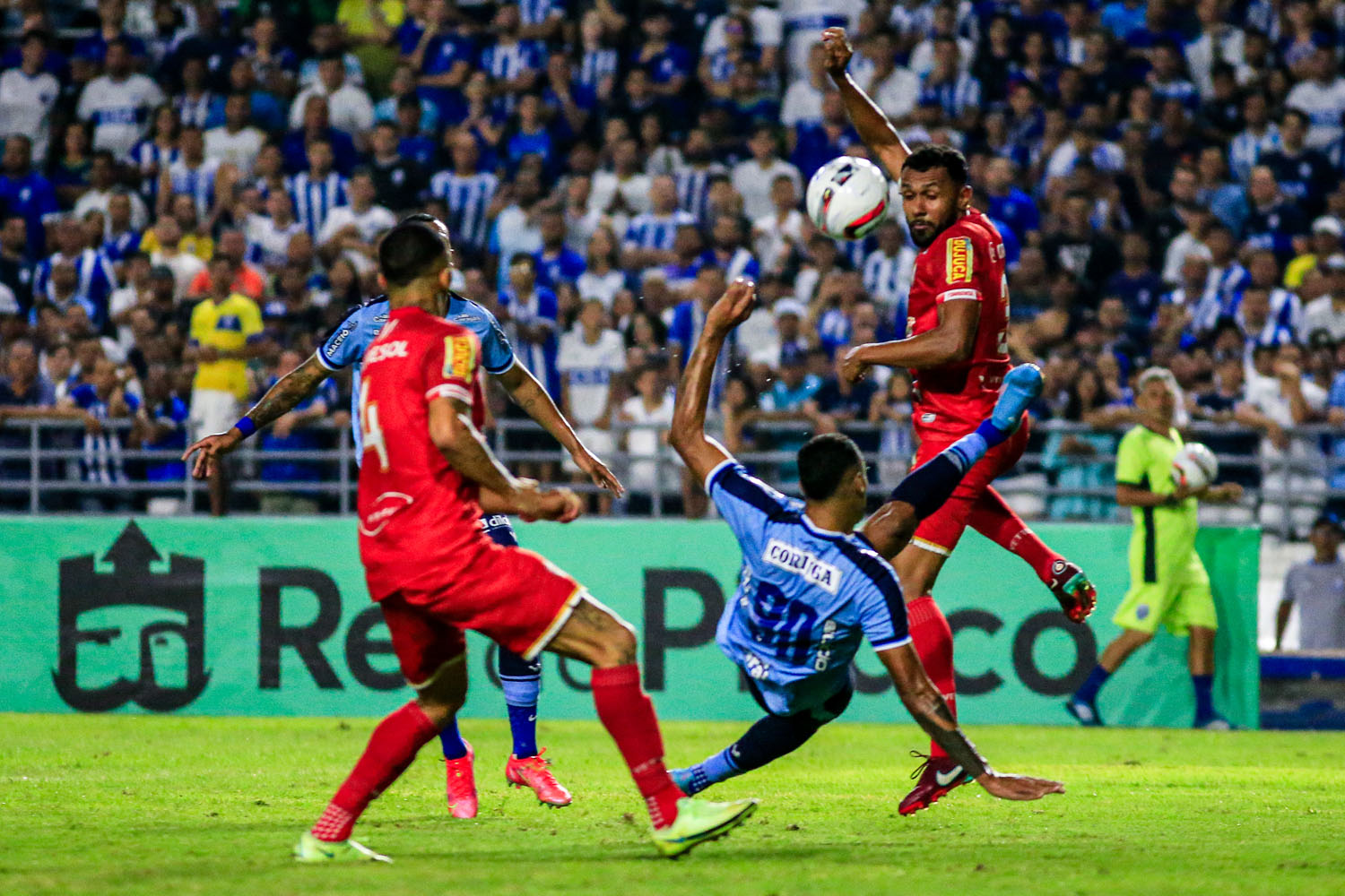 Na luta contra a degola, CSA vence o Tombense, mas segue no Z4 da Série B: 2 a 0