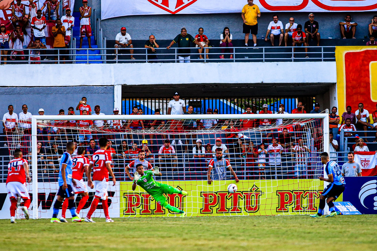 Sem dificuldades, CRB vence o CSA e segue líder no Estadual: 3 a 1