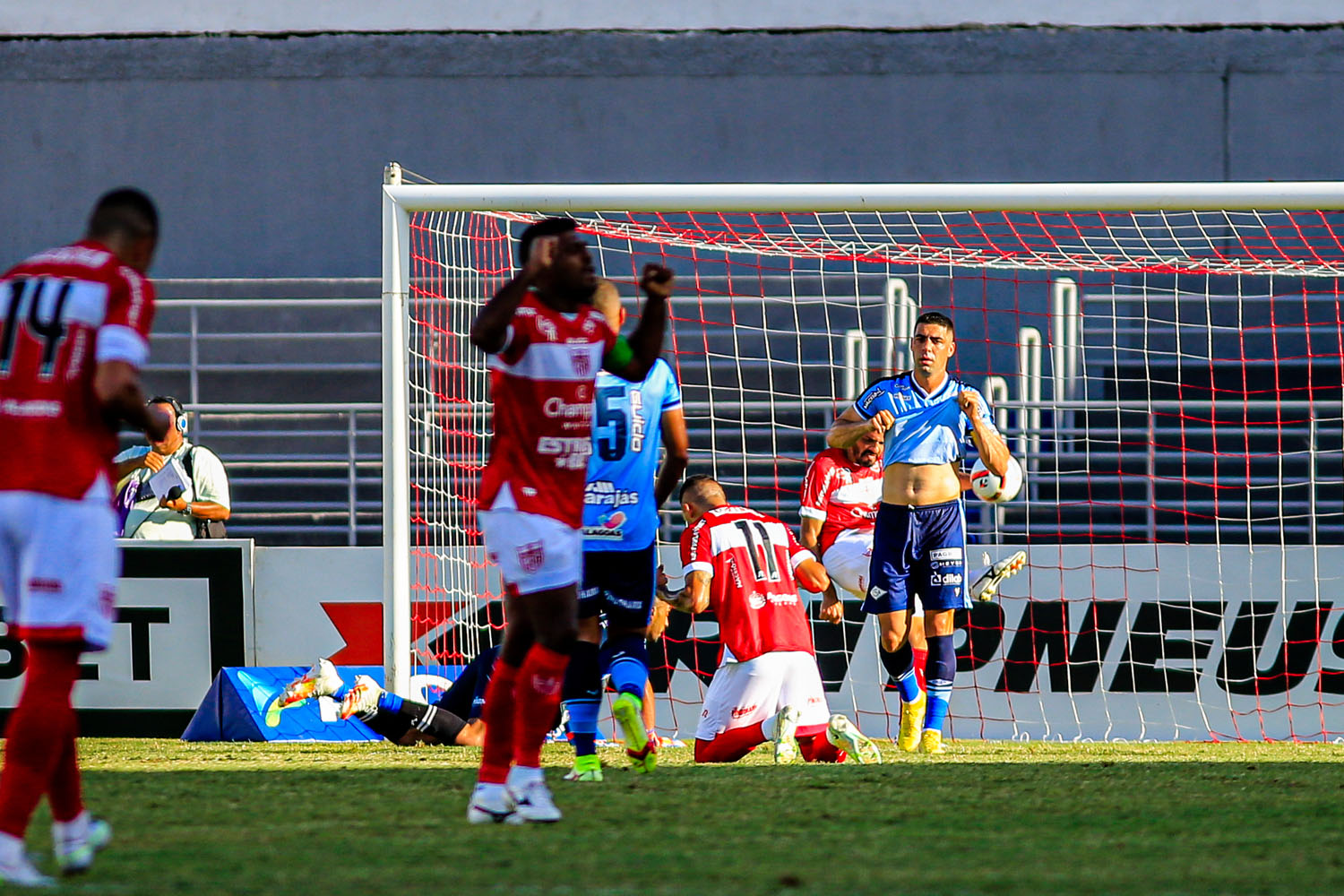 Sem dificuldades, CRB vence o CSA e segue líder no Estadual: 3 a 1