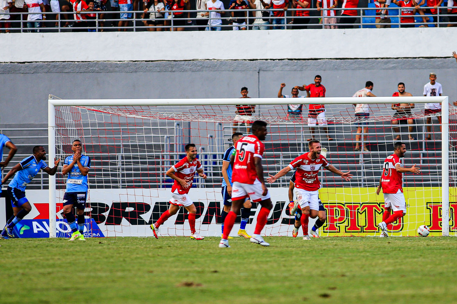 Sem dificuldades, CRB vence o CSA e segue líder no Estadual: 3 a 1