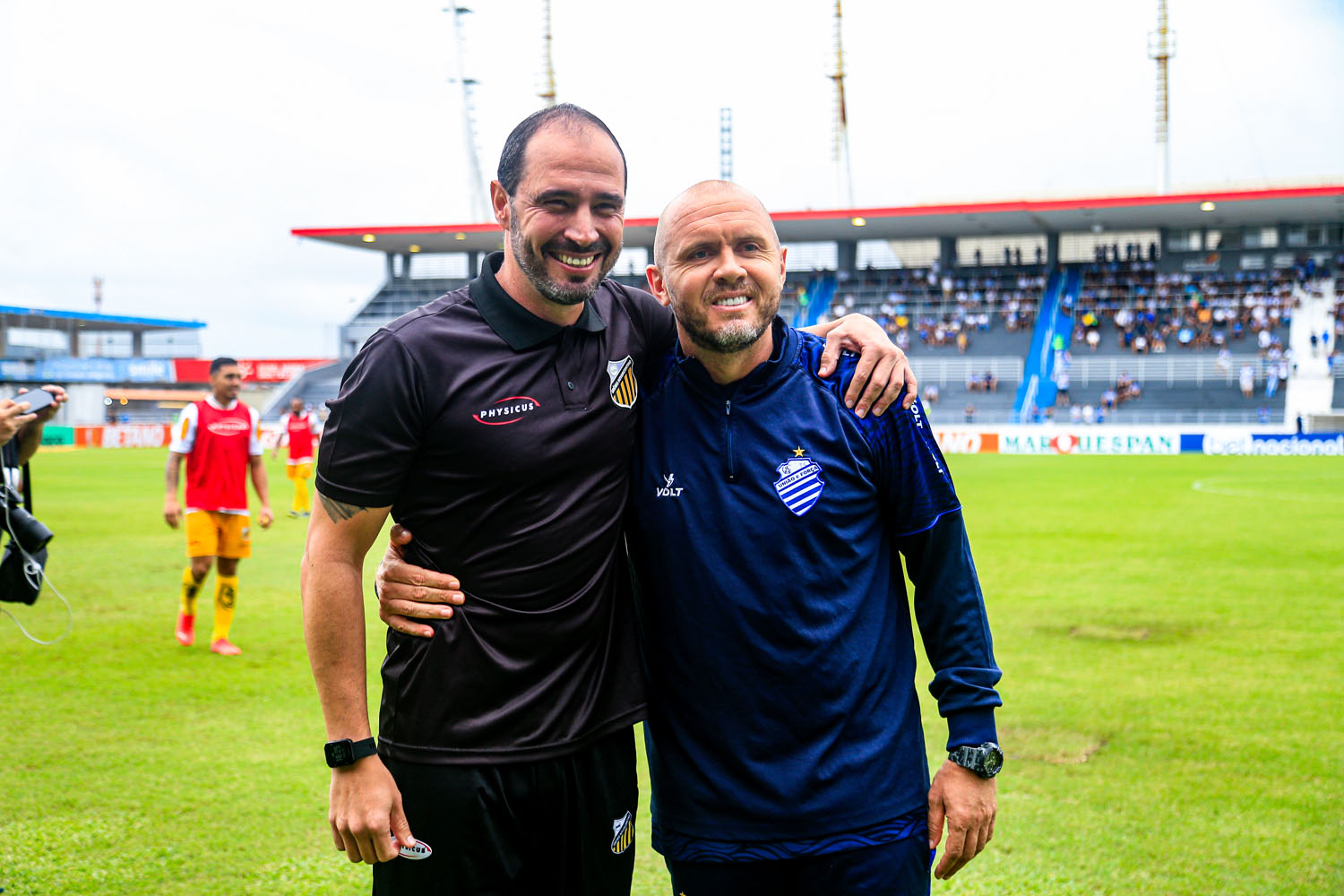 Debaixo de muita chuva, CSA sofre no 2º tempo, mas vence o Novorizontino e deixa o Z4 da Série B: 2 a 1