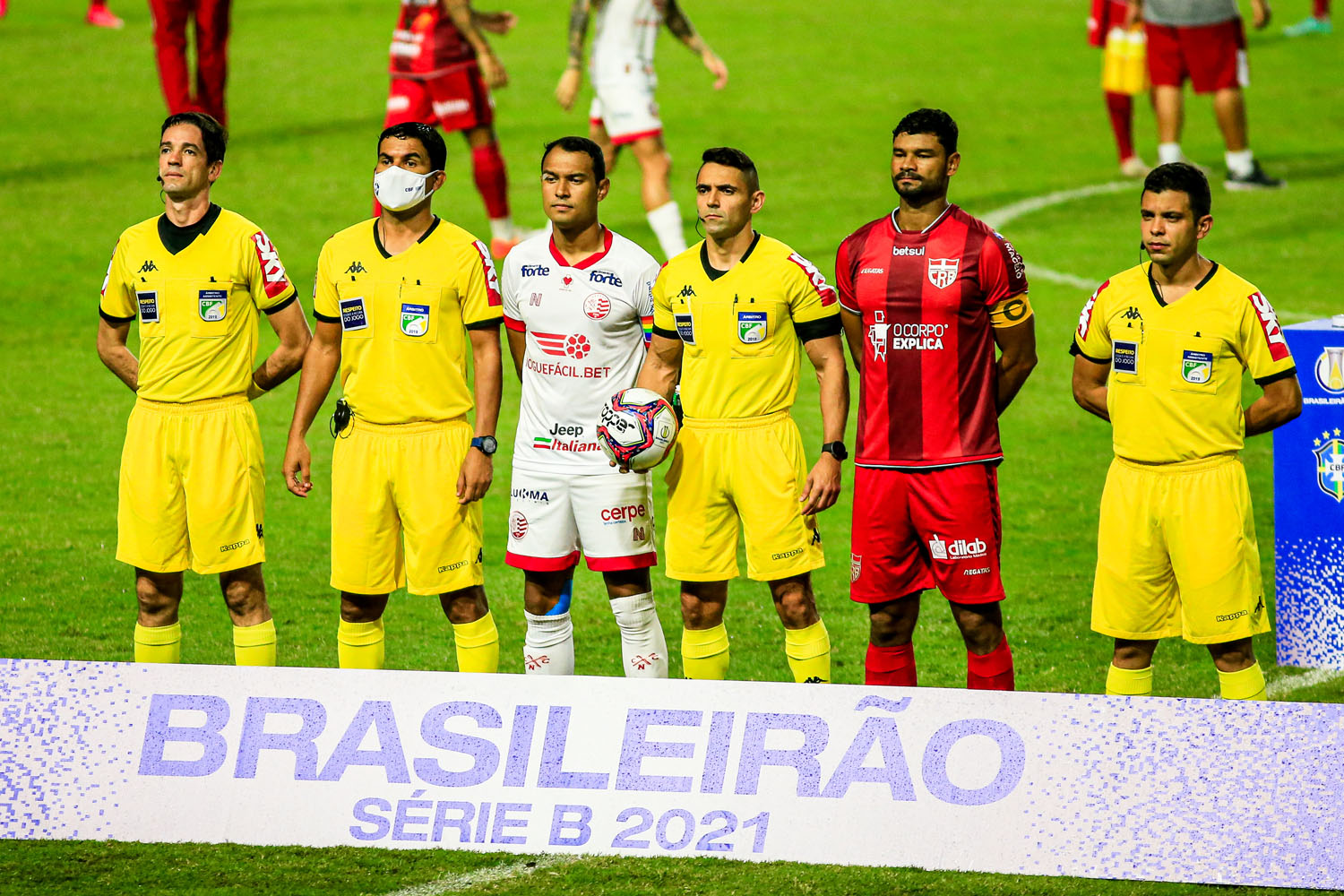 CRB empata com o líder Náutico no Rei Pelé