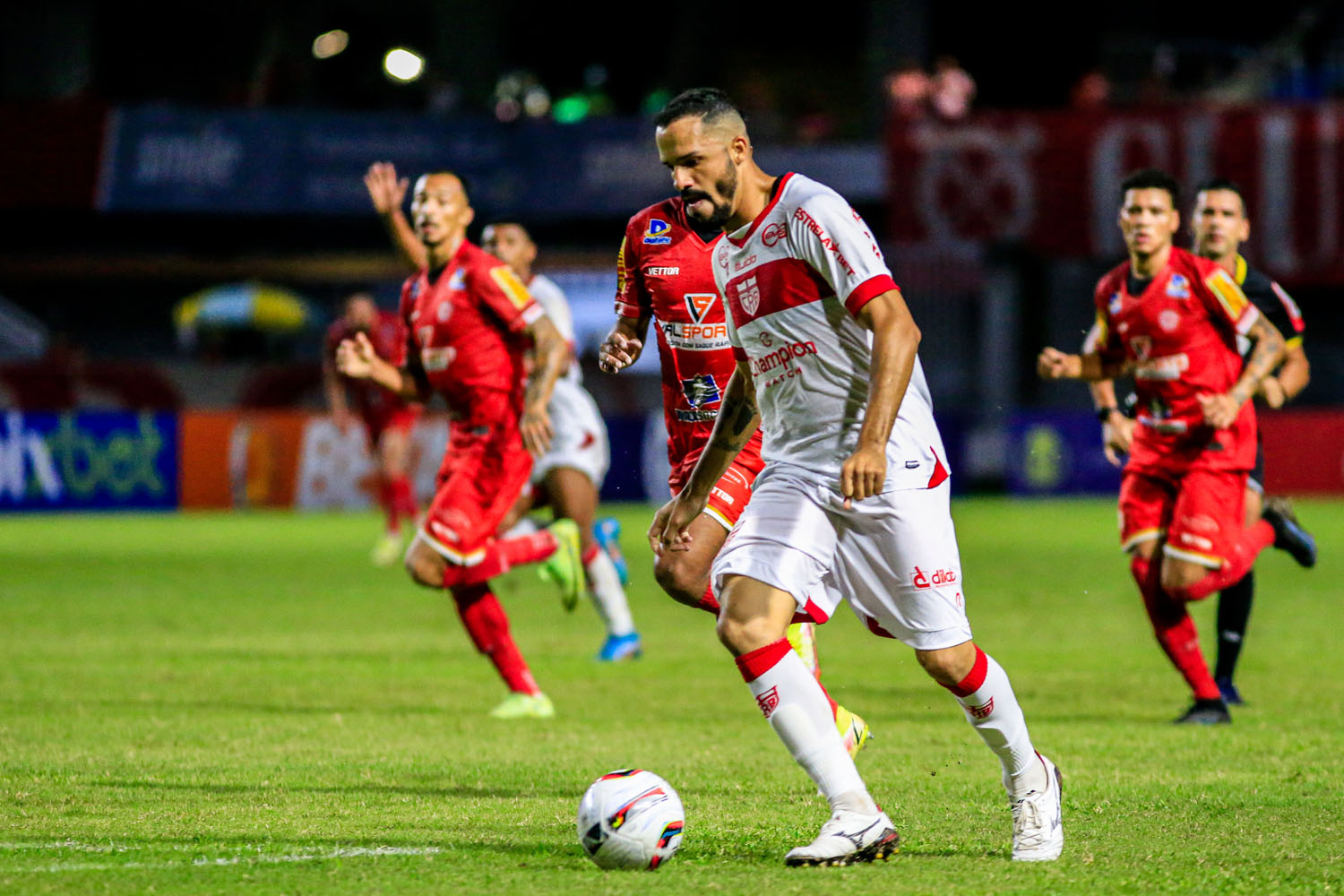 Anselmo perdeu pênalti contra o Cruzeiro e vive seca de quatro jogos