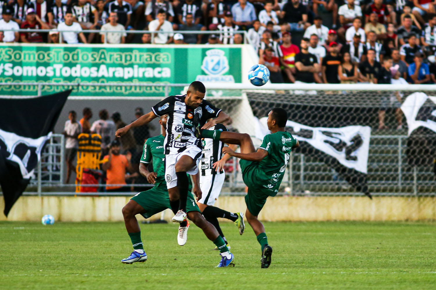 Primeira etapa terminou empatada por 0 a 0