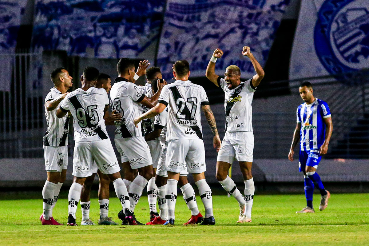 Com gol polêmico nos acréscimos, CSA vence a Ponte de virada e se aproxima do G-4: 2 a 1