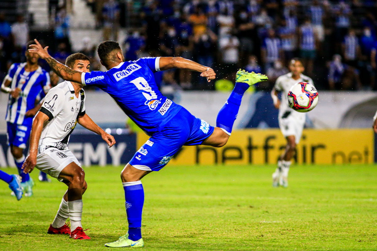 Com gol polêmico nos acréscimos, CSA vence a Ponte de virada e se aproxima do G-4: 2 a 1