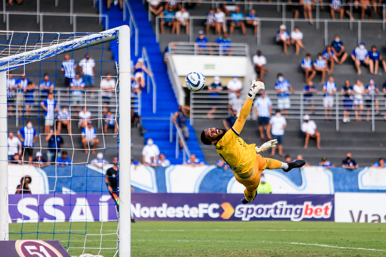 Goleiro Lucas Ferreira resolveu na defesa enquanto Belo pressionava o time marujo