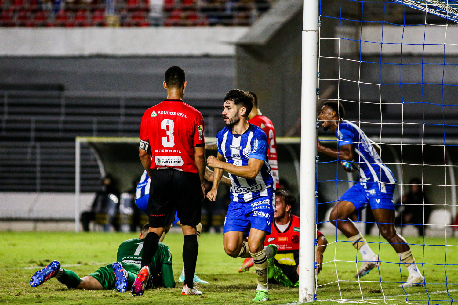 Na raça, CSA vira sobre o Pouso Alegre e fica perto do G8: 2x1