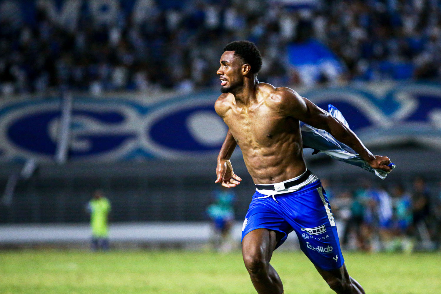 Azulão venceu o Pouso com gol de Jô, nos acréscimos