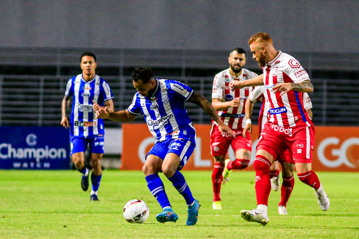 CSA vence lanterna Náutico e termina rodada fora da zona do rebaixamento: 2 a 0