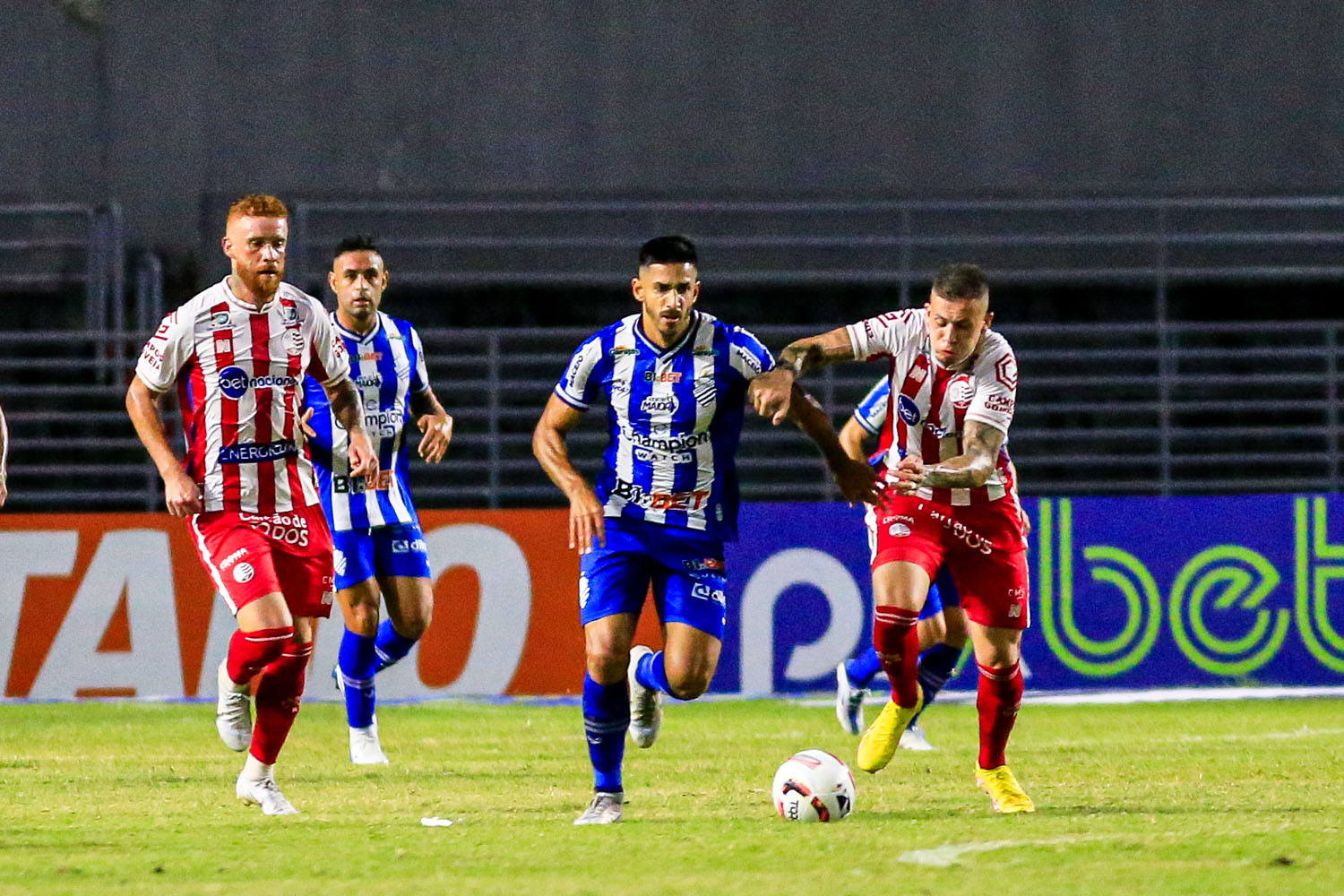 CSA vence lanterna Náutico e termina rodada fora da zona do rebaixamento: 2 a 0
