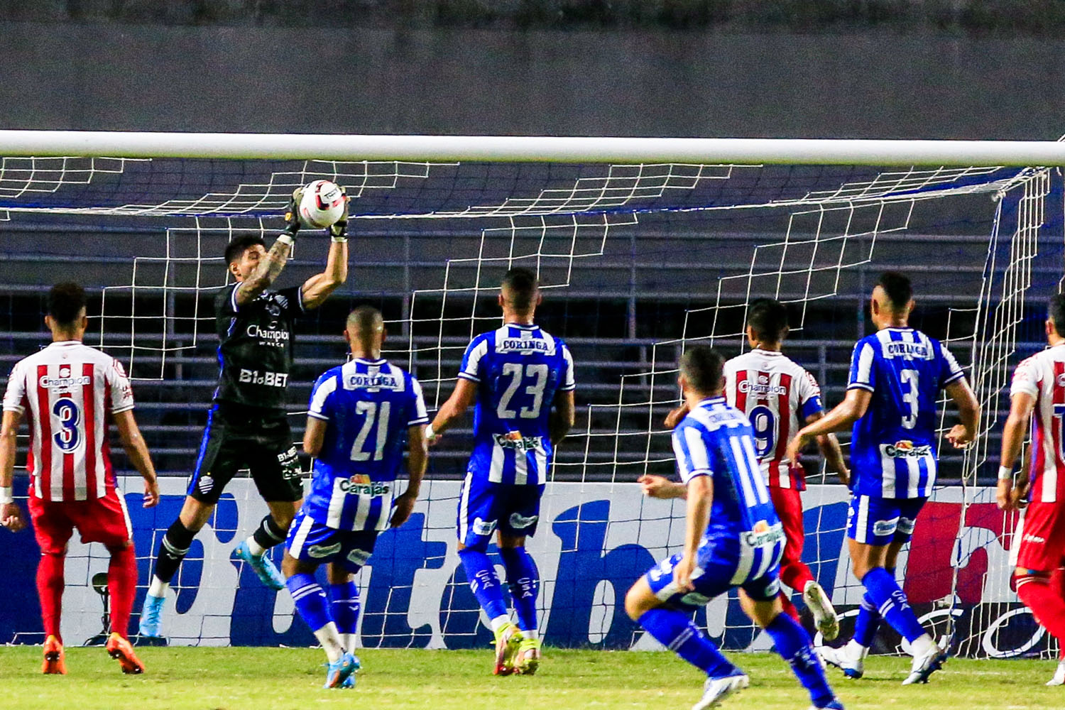 CSA vence lanterna Náutico e termina rodada fora da zona do rebaixamento: 2 a 0