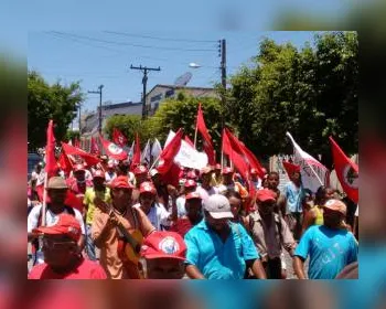 Trabalhadores rurais protestam pelas ruas de União dos Palmares