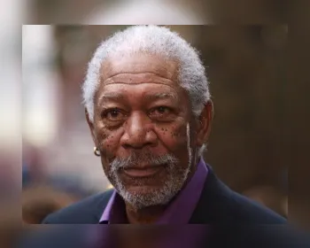 Avião transportando ator Morgan Freeman faz pouso forçado