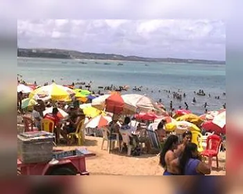Município sanciona lei que disciplina atuação de ambulantes nas praias de Maceió