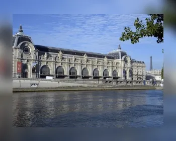 Artista é detida em Paris por posar nua no Museu Bertrand Guay/AFP