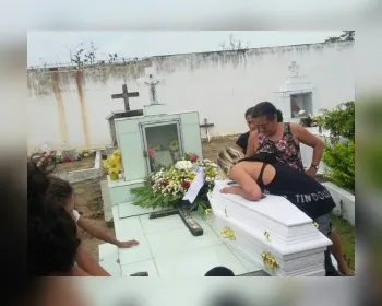 Mãe de garoto morto em Arapiraca promete se apresentar nesta segunda-feira