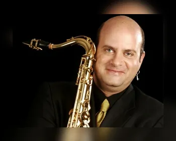 Neste feriado tem show do saxofonista Derico no Rex Bar