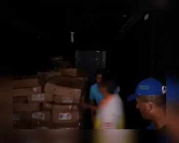 Operação em Maceió apreende toneladas de alimentos armazenados inadequadamente