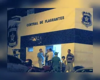 Três homens são presos com arma e motocicleta roubada em Maceió