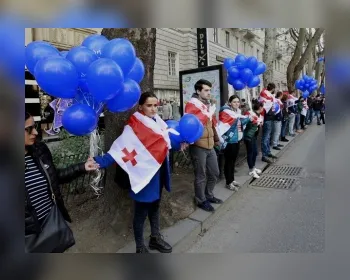 Milhares de georgianos protestam contra compra de gás da Rússia