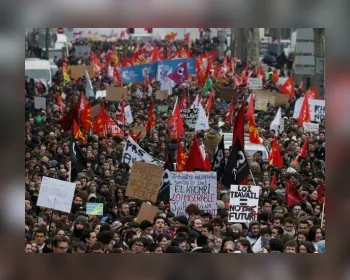 Milhares de pessoas vão às ruas na França contra reforma trabalhista