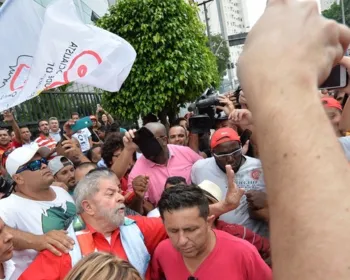 Manifestantes fazem atos a favor do governo Dilma, Lula e PT