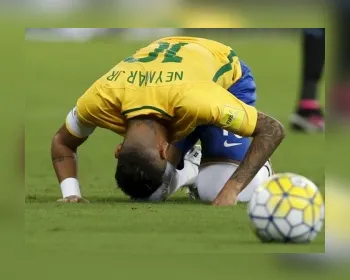 Exame aponta entorse, e Neymar faz tratamento para treinar nesta sexta